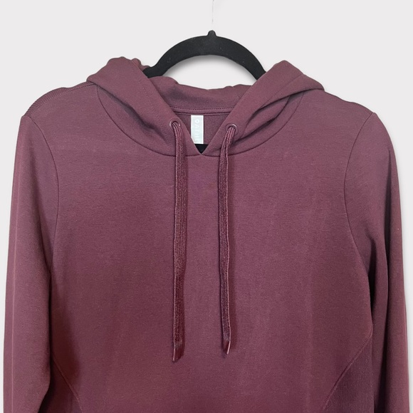 ATHLETA Triumph Sweatshirt Dress Size Medium Hooded Burgundy Purple Pockets - Picture 2 of 9